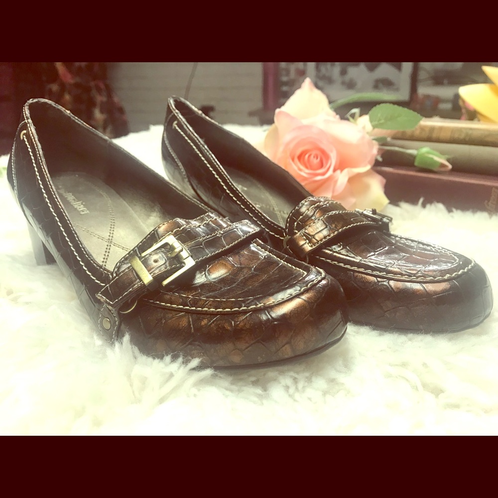 NWOB Naturalizer Metallic Heeled Loafer w/Buckle